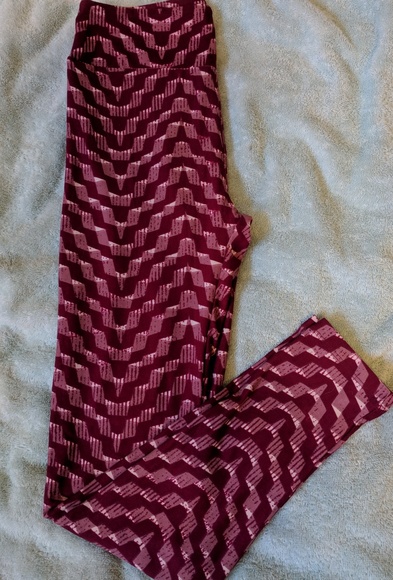 NWOT LULAROE WAVES ONE SIZE LEGGINGS. - Picture 2 of 7